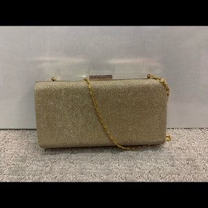 SALE🎉 Natasha Gold Clutch w/ Detachable Chain